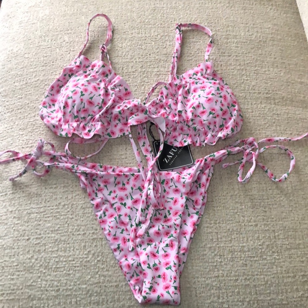 ZAFUL Ditsy Floral Frilled Tie Knot Front Strappy Bikini Sets Swimwear Pink